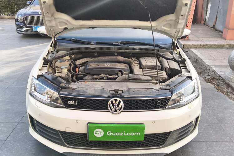 Used Volkswagen Sagitar 2013 2.0 TSI GLI Engine Bay