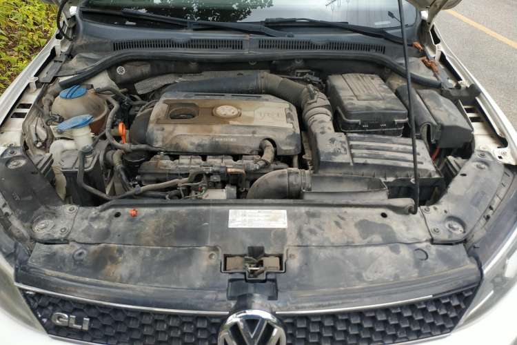 Used Volkswagen Sagitar 2013 2.0 TSI GLI Engine Bay