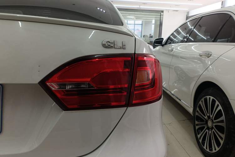 Used Volkswagen Sagitar 2013 2.0 TSI GLI Exterior 6