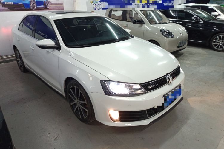 Used Volkswagen Sagitar 2013 2.0 TSI GLI Front Right 45 Deg