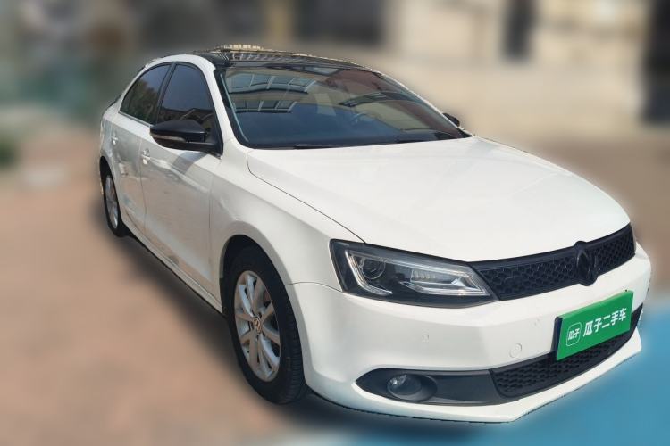 Used Volkswagen Sagitar 2013 1.4 TSI BlueMotion Edition Front Right 45 Deg