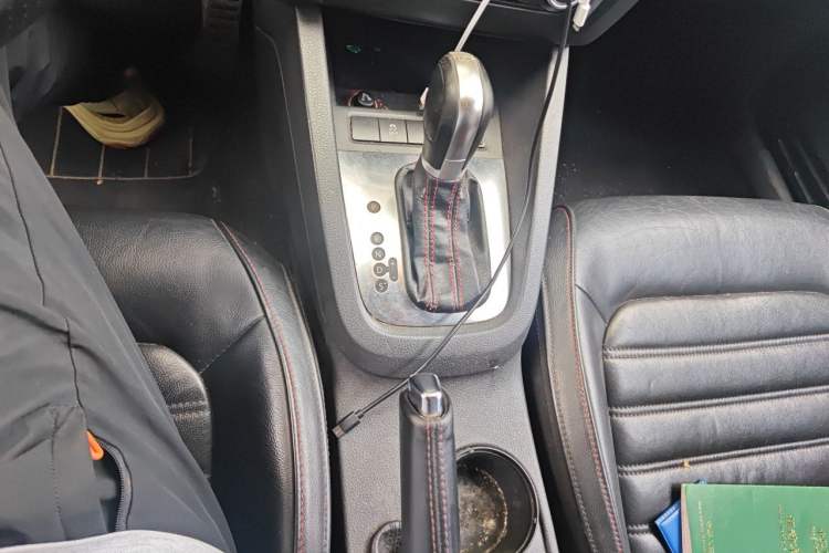 Used Volkswagen Sagitar 2013 2.0 TSI GLI Gear Lever