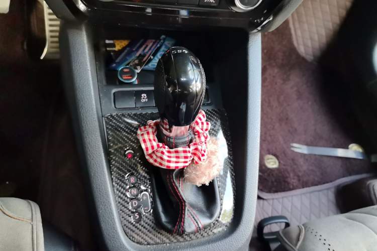 Used Volkswagen Sagitar 2013 2.0 TSI GLI Gear Lever