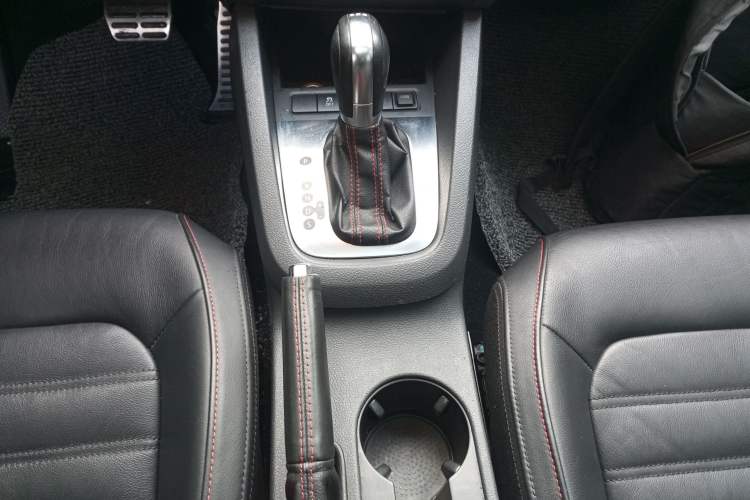Used Volkswagen Sagitar 2013 2.0 TSI GLI Gear Lever