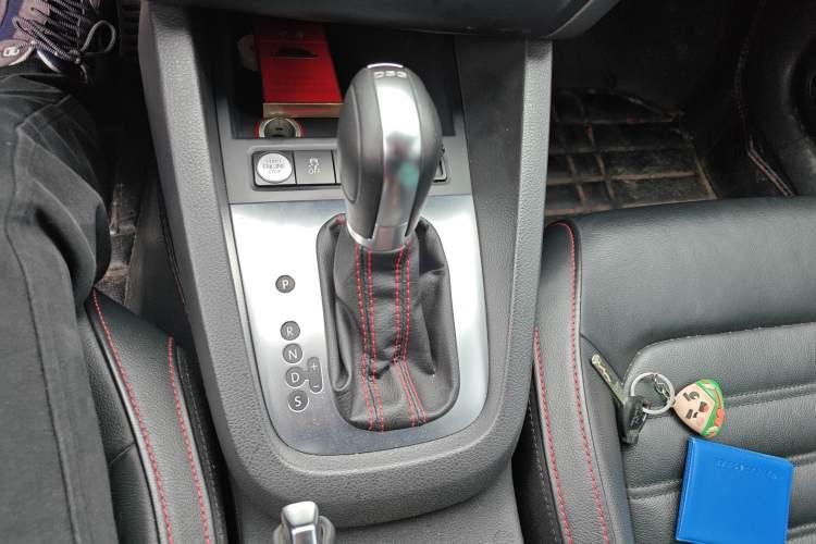 Used Volkswagen Sagitar 2013 2.0 TSI GLI Gear Lever