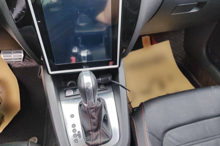 Used Volkswagen Sagitar 2013 2.0 TSI GLI Gear Lever