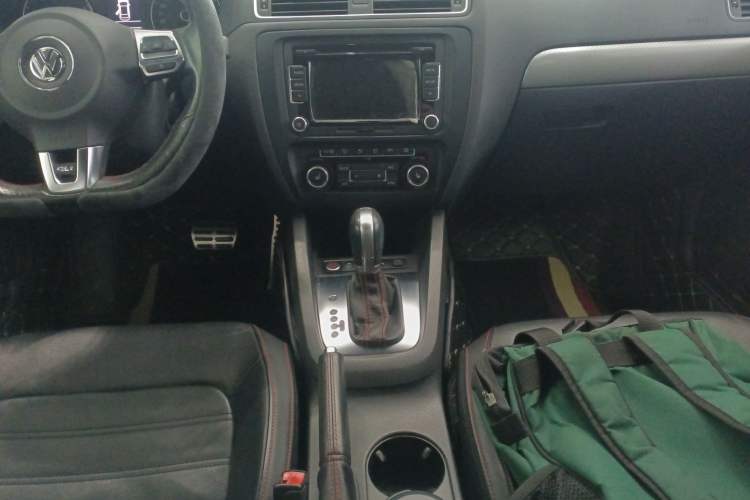 Used Volkswagen Sagitar 2013 2.0 TSI GLI Gear Lever