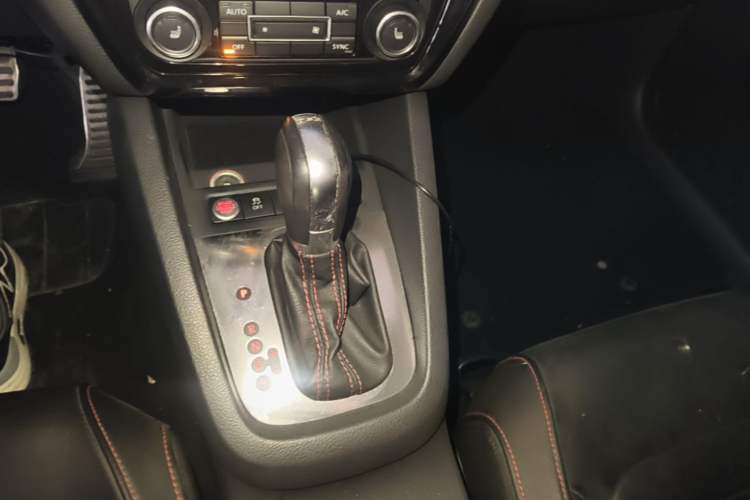 Used Volkswagen Sagitar 2013 2.0 TSI GLI Gear Lever