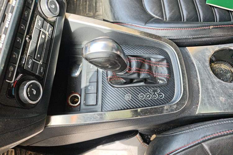 Used Volkswagen Sagitar 2013 2.0 TSI GLI Gear Lever