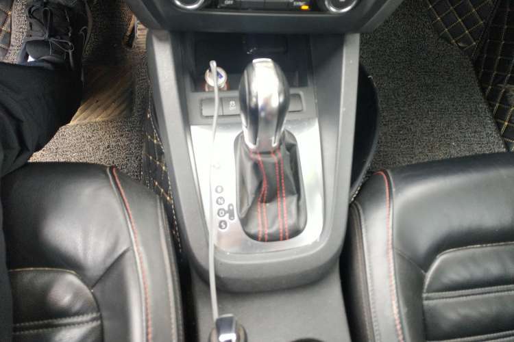 Used Volkswagen Sagitar 2013 2.0 TSI GLI Gear Lever
