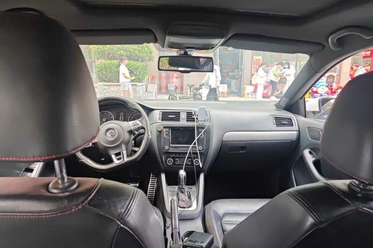 Used Volkswagen Sagitar 2013 2.0 TSI GLI Headliner