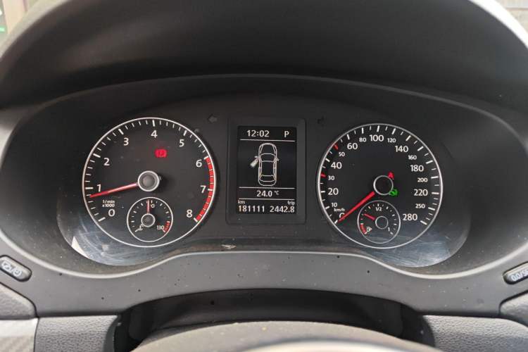 Used Volkswagen Sagitar 2013 2.0 TSI GLI Instrument Cluster