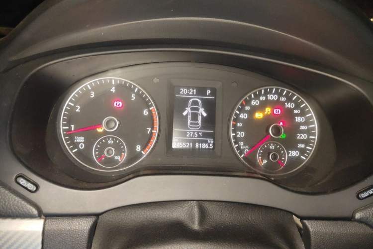 Used Volkswagen Sagitar 2013 2.0 TSI GLI Instrument Cluster