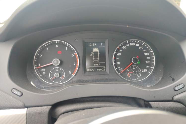 Used Volkswagen Sagitar 2013 2.0 TSI GLI Instrument Cluster