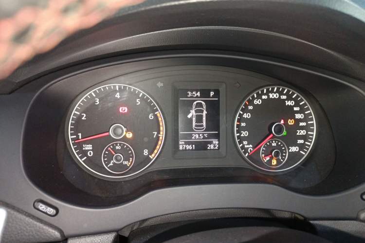 Used Volkswagen Sagitar 2013 2.0 TSI GLI Instrument Cluster