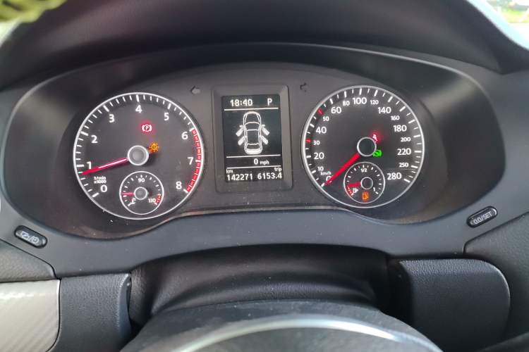 Used Volkswagen Sagitar 2013 2.0 TSI GLI Instrument Cluster