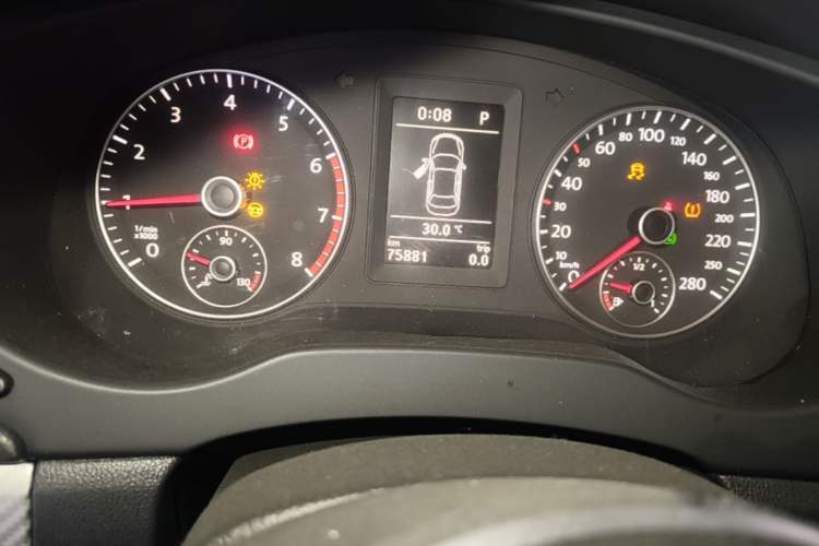 Used Volkswagen Sagitar 2013 2.0 TSI GLI Instrument Cluster