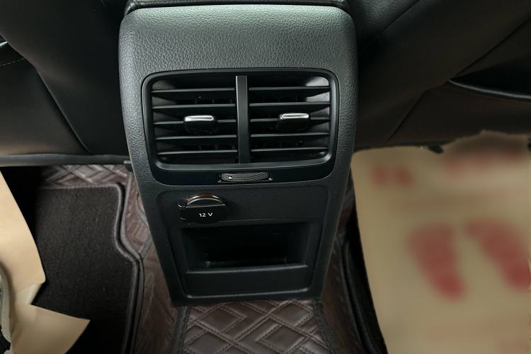 Used Volkswagen Sagitar 2013 2.0 TSI GLI Interior 3