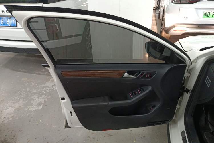 Used Volkswagen Sagitar 2013 2.0 TSI GLI Left Front Door Interior
