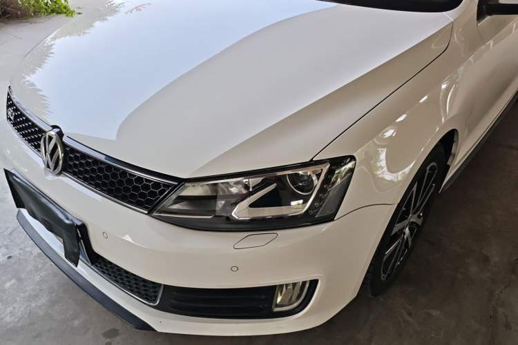 Used Volkswagen Sagitar 2013 2.0 TSI GLI Left Front Headlight