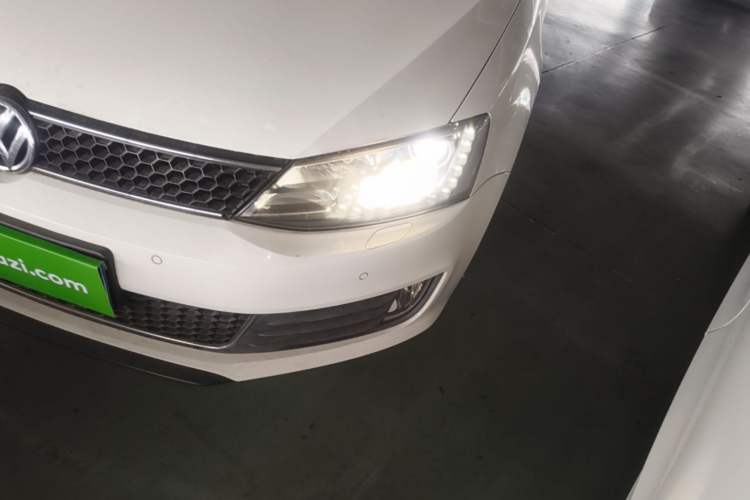 Used Volkswagen Sagitar 2013 2.0 TSI GLI Left Front Headlight