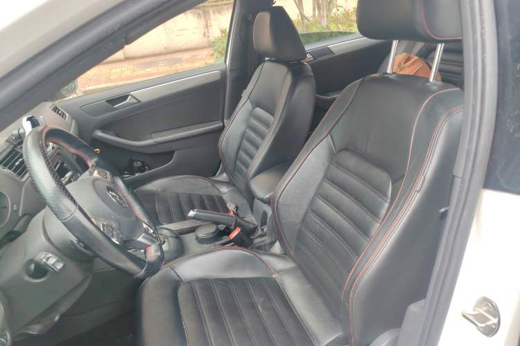 Used Volkswagen Sagitar 2013 2.0 TSI GLI Left Front Seat