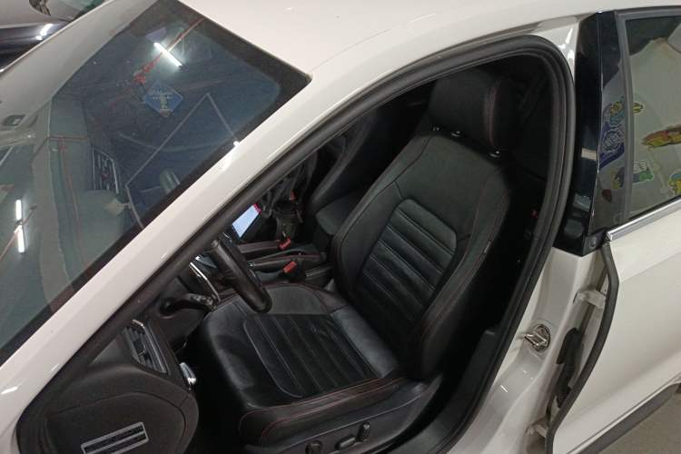 Used Volkswagen Sagitar 2013 2.0 TSI GLI Left Front Seat