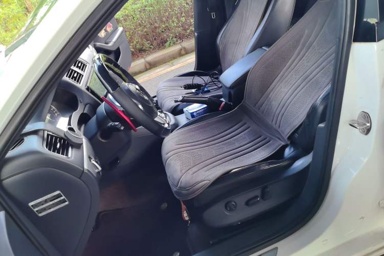 Used Volkswagen Sagitar 2013 2.0 TSI GLI Left Front Seat