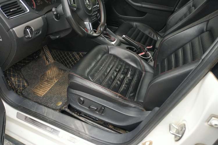 Used Volkswagen Sagitar 2013 2.0 TSI GLI Left Front Seat