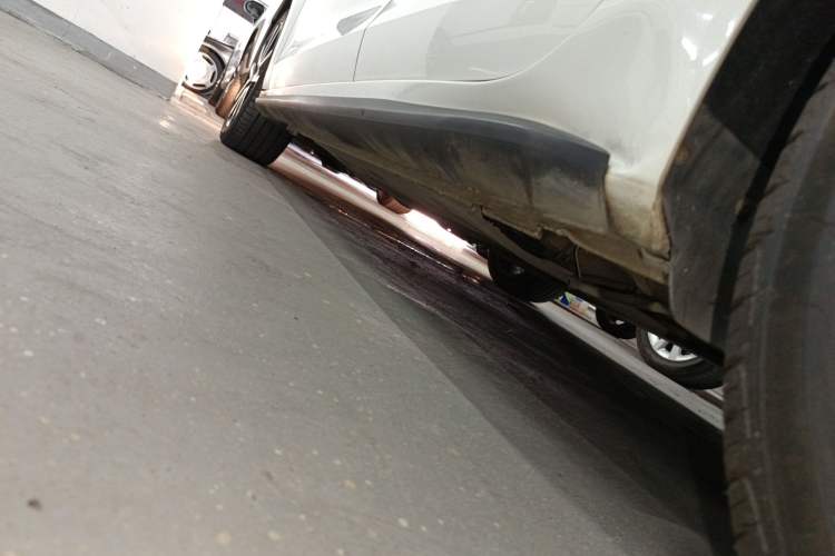 Used Volkswagen Sagitar 2013 2.0 TSI GLI Left Side Sill
