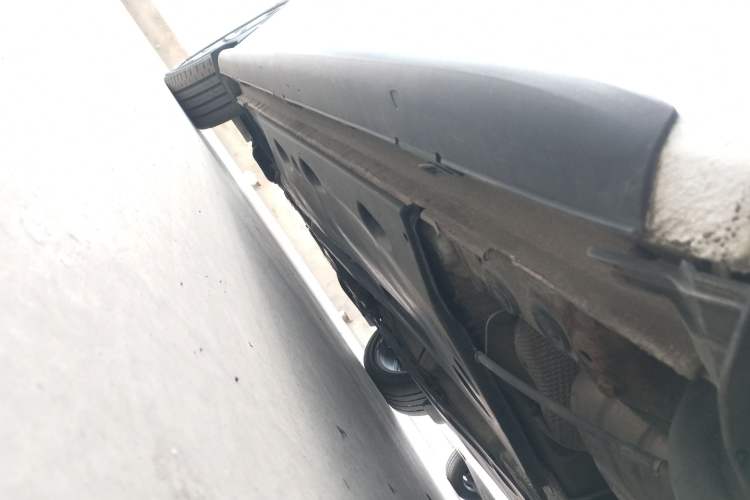 Used Volkswagen Sagitar 2013 2.0 TSI GLI Left Side Sill
