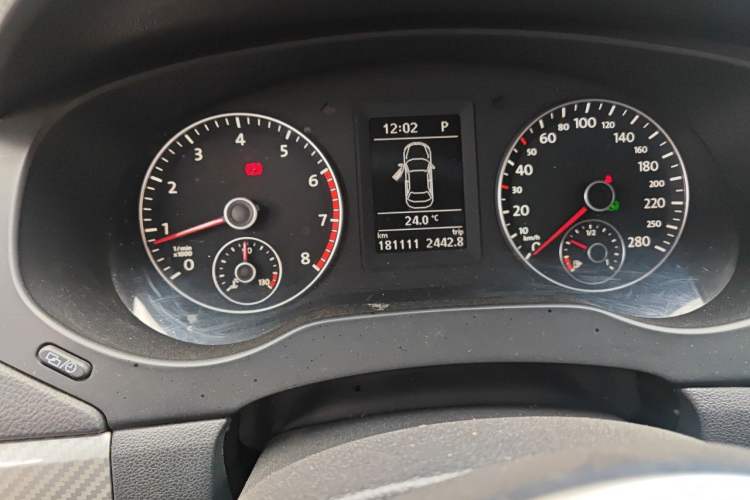 Used Volkswagen Sagitar 2013 2.0 TSI GLI Odometer Close Up