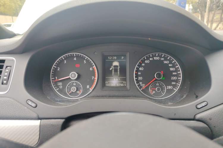 Used Volkswagen Sagitar 2013 2.0 TSI GLI Odometer Close Up