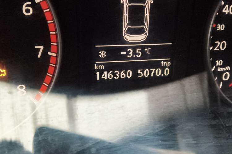 Used Volkswagen Sagitar 2013 2.0 TSI GLI Odometer Close Up