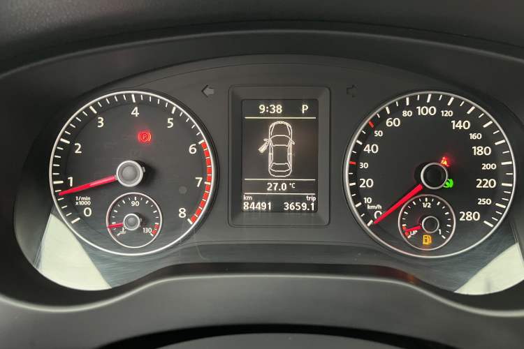 Used Volkswagen Sagitar 2013 2.0 TSI GLI Odometer Close Up