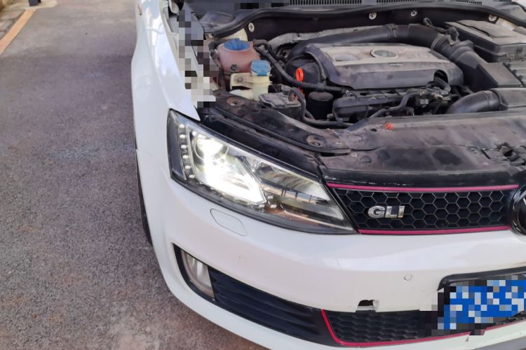 Used Volkswagen Sagitar 2013 2.0 TSI GLI Right Front Headlight