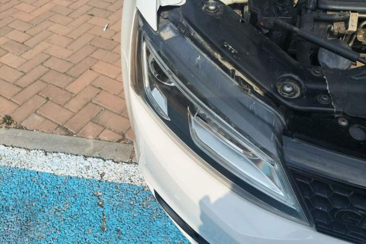 Used Volkswagen Sagitar 2013 1.4 TSI BlueMotion Edition Right Front Headlight