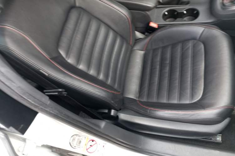 Used Volkswagen Sagitar 2013 2.0 TSI GLI Right Front Seat