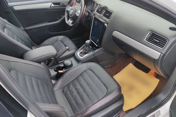 Used Volkswagen Sagitar 2013 2.0 TSI GLI Right Front Seat