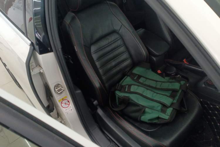 Used Volkswagen Sagitar 2013 2.0 TSI GLI Right Front Seat