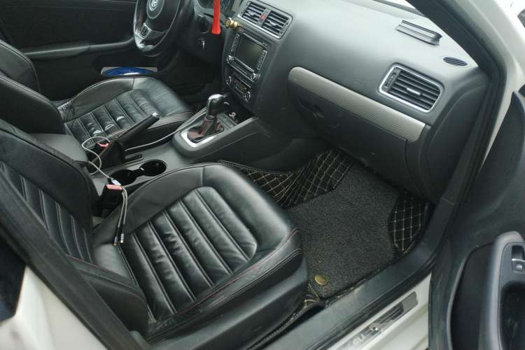 Used Volkswagen Sagitar 2013 2.0 TSI GLI Right Front Seat