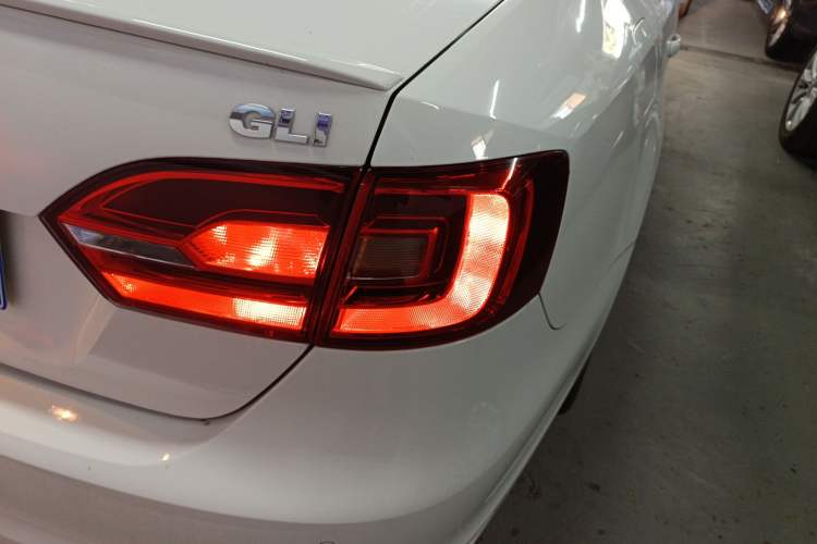 Used Volkswagen Sagitar 2013 2.0 TSI GLI Right Rear Taillight
