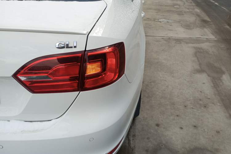 Used Volkswagen Sagitar 2013 2.0 TSI GLI Right Rear Taillight