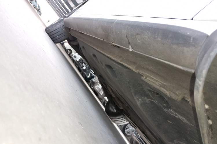 Used Volkswagen Sagitar 2013 2.0 TSI GLI Right Side Sill