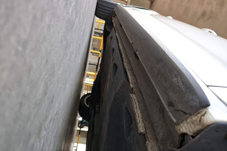 Used Volkswagen Sagitar 2013 2.0 TSI GLI Right Side Sill