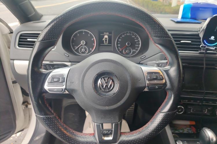 Used Volkswagen Sagitar 2013 2.0 TSI GLI Steering Wheel