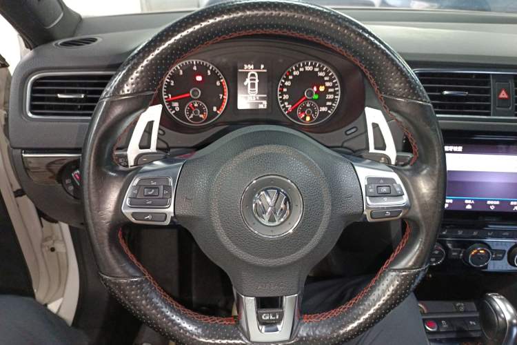 Used Volkswagen Sagitar 2013 2.0 TSI GLI Steering Wheel