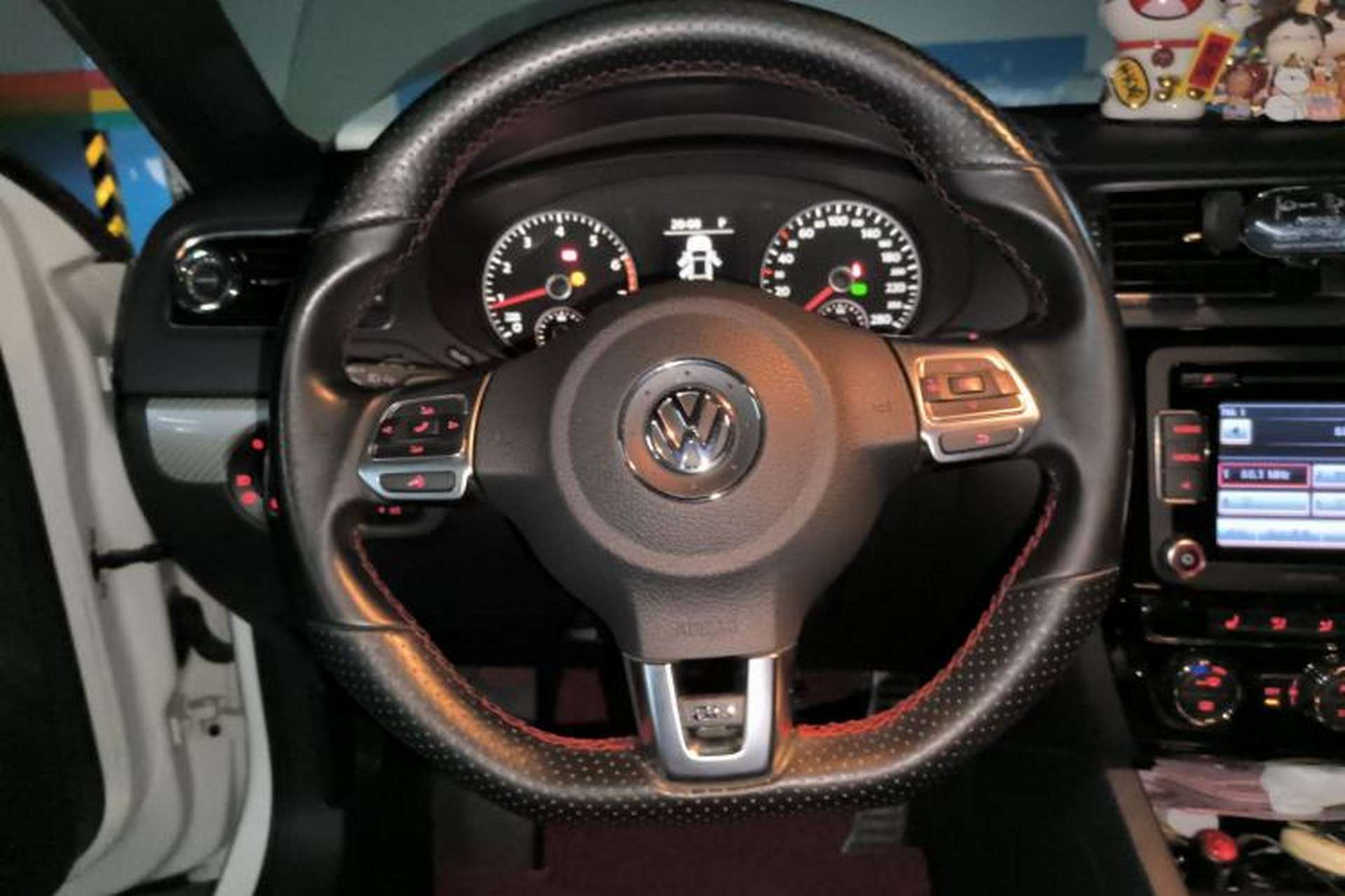 Used Volkswagen Sagitar 2013 2.0 TSI GLI Steering Wheel