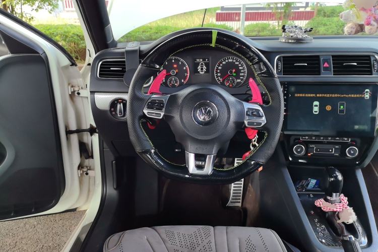 Used Volkswagen Sagitar 2013 2.0 TSI GLI Steering Wheel