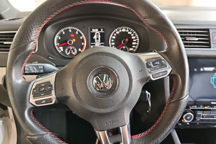 Used Volkswagen Sagitar 2013 2.0 TSI GLI Steering Wheel